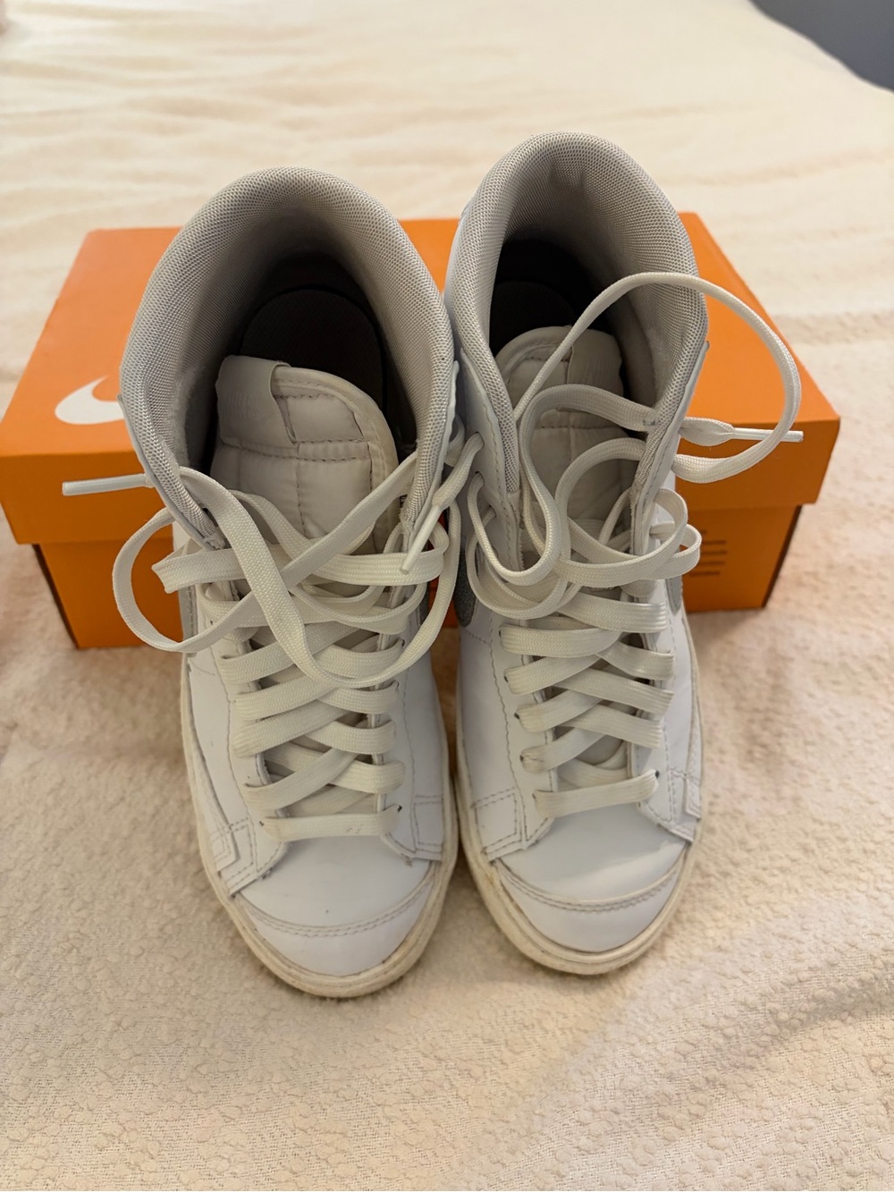 Nike Women's Blazer 77 Mid ESS